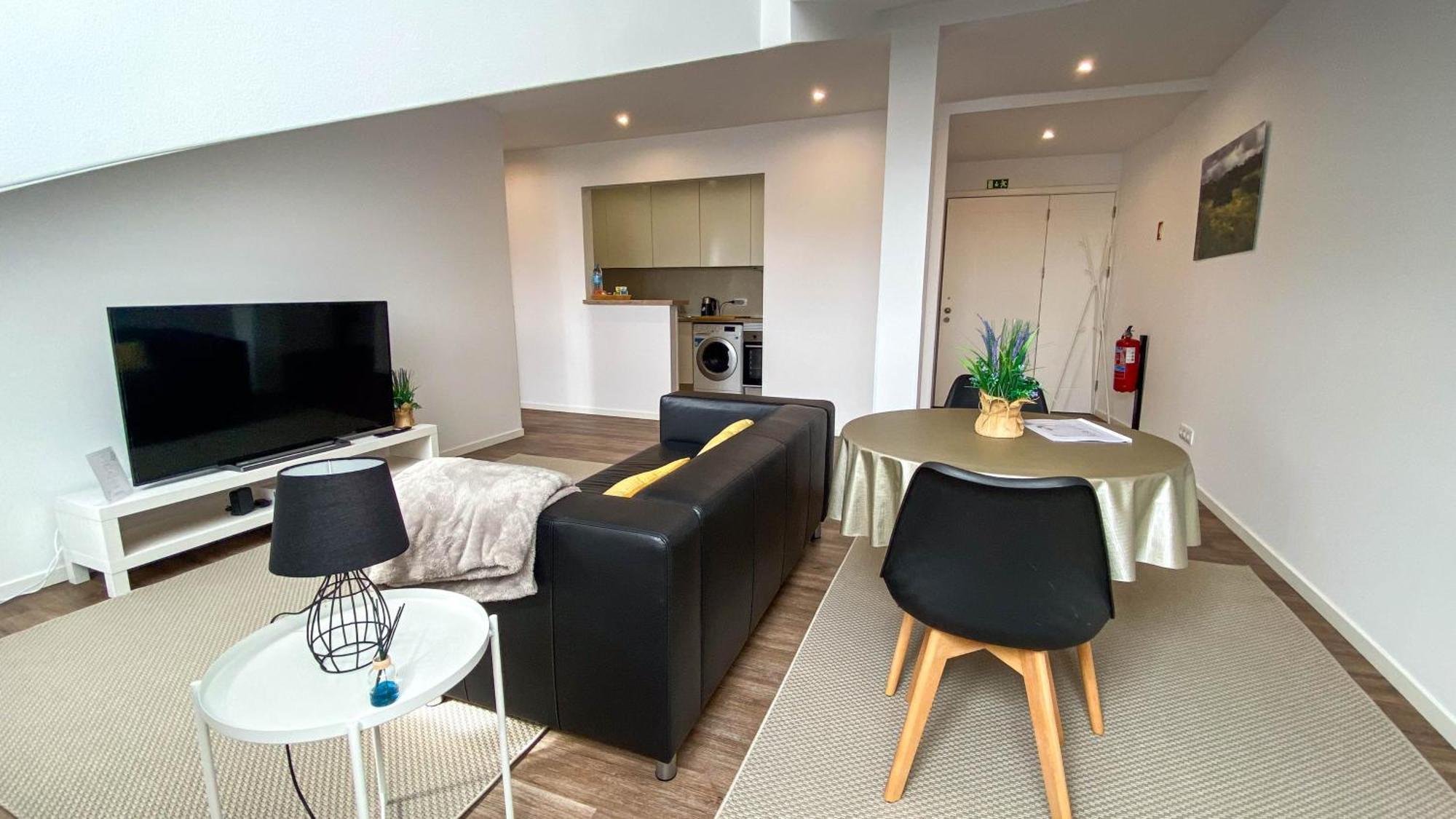 Sao Miguel Charming House By Lfc Apts * Ponta Delgada